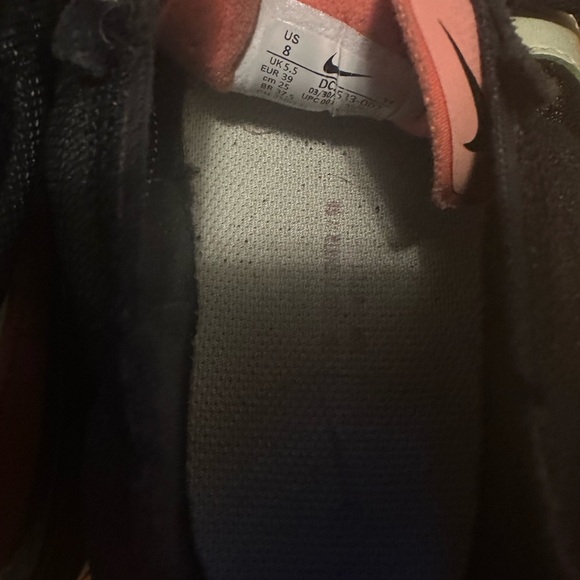 Nike Sneaker - Picture 7 of 7